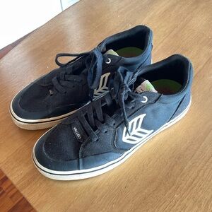 Cariuma Men’s Black sneakers
